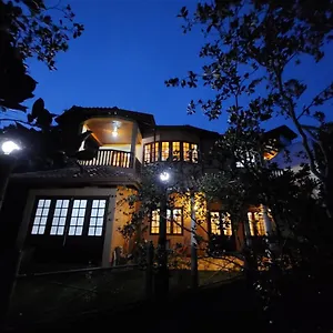 ゲストハウス Mystique Hideout, キャンディー
